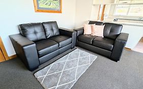 Bayley 1 - Walk To City From 2 Bedroom Apartment With City And Mountain Views
